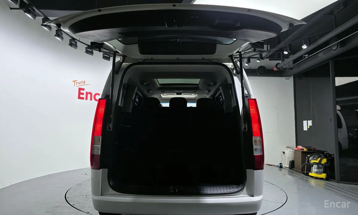 Hyundai Staria 2021 4WD Tourer 9-Seater