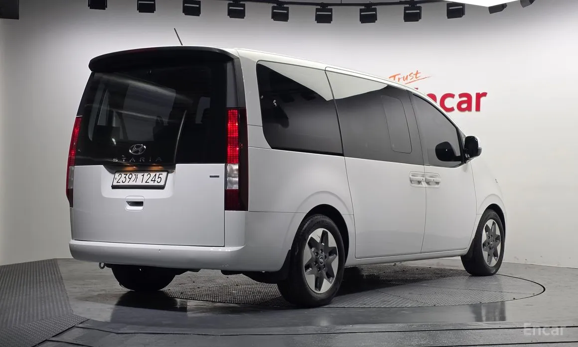 Hyundai Staria 2021 4WD Tourer 9-Seater