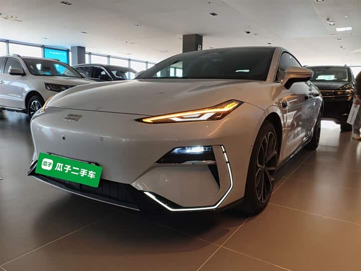 2025 Geely Galaxy E8