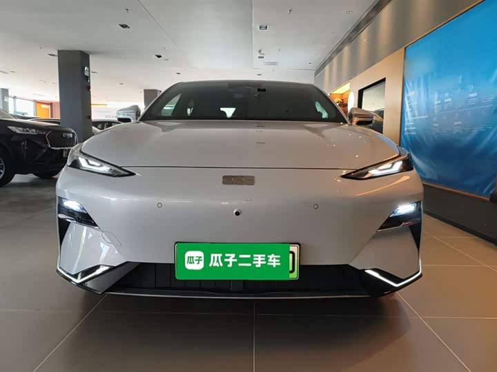 2025 Geely Galaxy E8