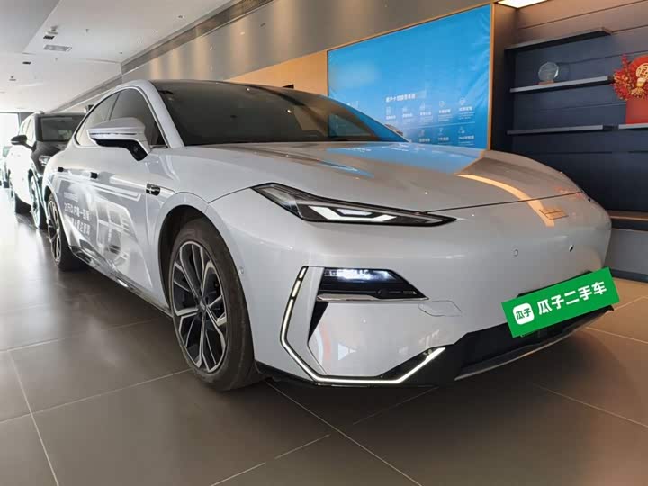 2025 Geely Galaxy E8