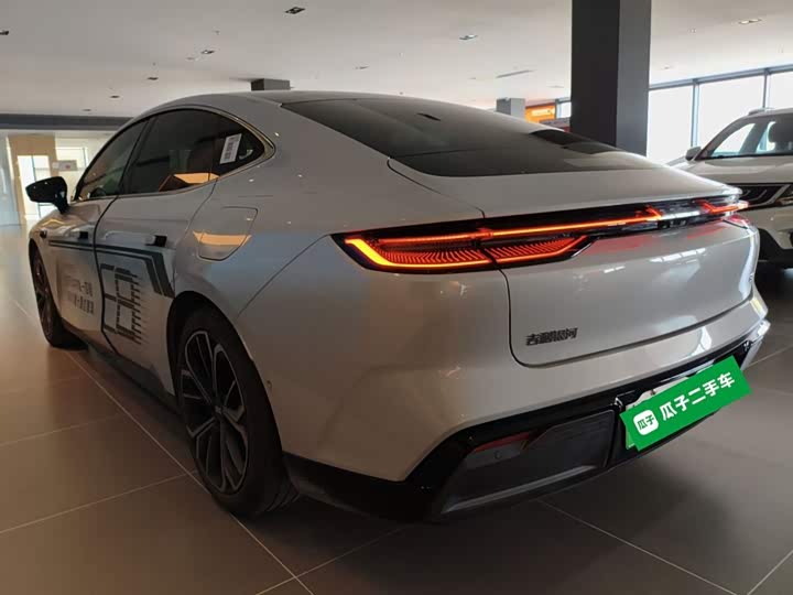 2025 Geely Galaxy E8