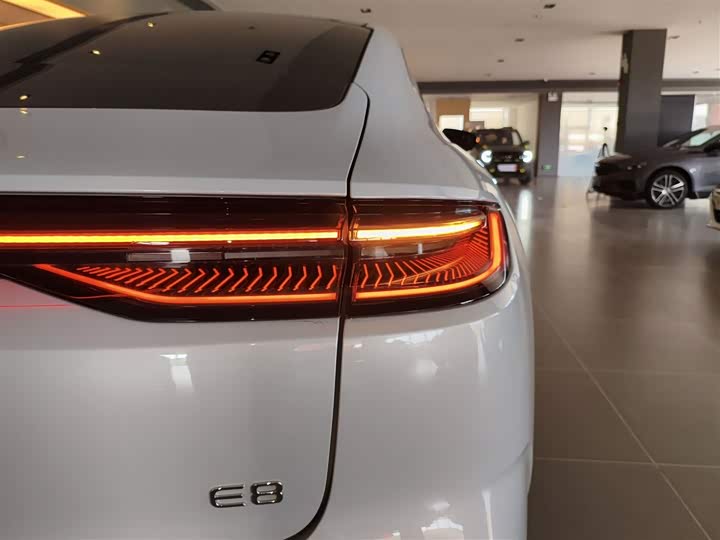 Geely Galaxy E8 2025 2025款 700km 远航智驾版