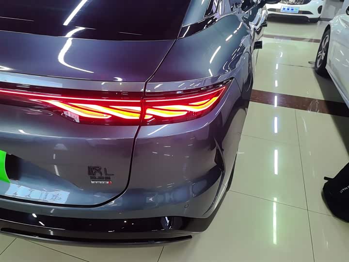 BYD Han L 2025 2025款 DM-p 四驱激光雷达旗舰型