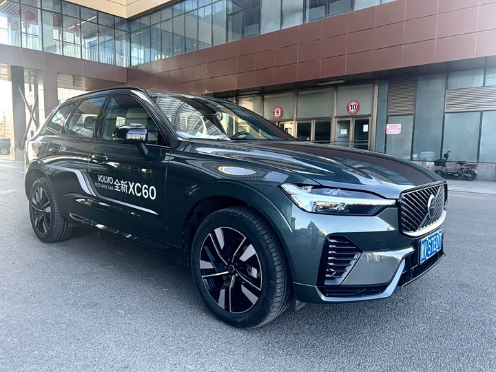 Volvo XC60 2026 2026款 B5 四驱智远运动版