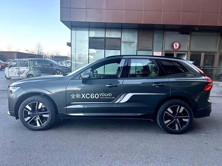 Volvo XC60 2026 2026款 B5 四驱智远运动版