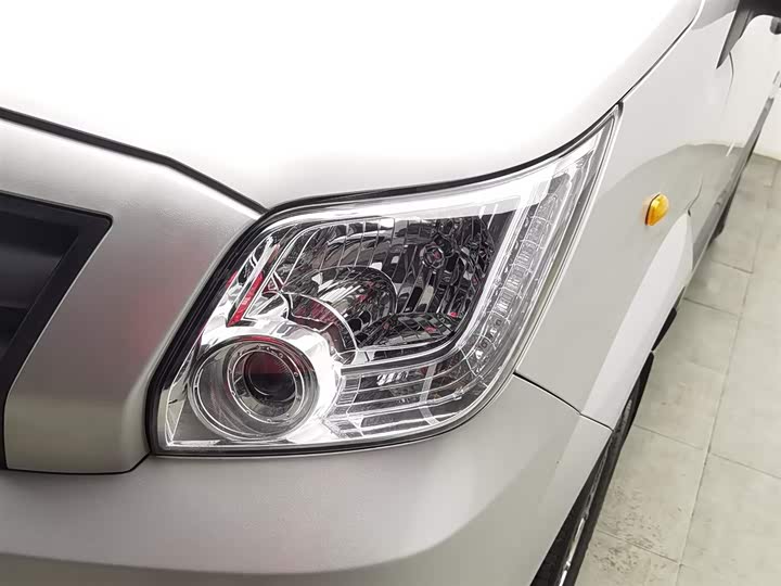 Foton Tuyano 2022 2022款 2.8T自动吉象多功能长轴中顶后单胎7/9座F2.8NS6B177L