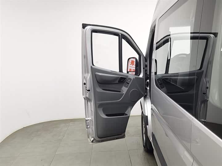 Foton Tuyano 2022 2022款 2.8T自动吉象多功能长轴中顶后单胎7/9座F2.8NS6B177L