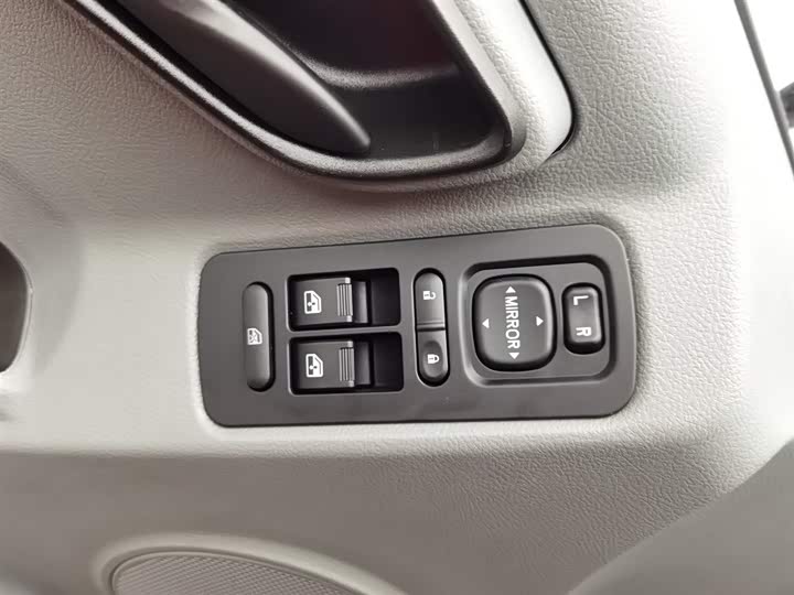 Foton Tuyano 2022 2022款 2.8T自动吉象多功能长轴中顶后单胎7/9座F2.8NS6B177L