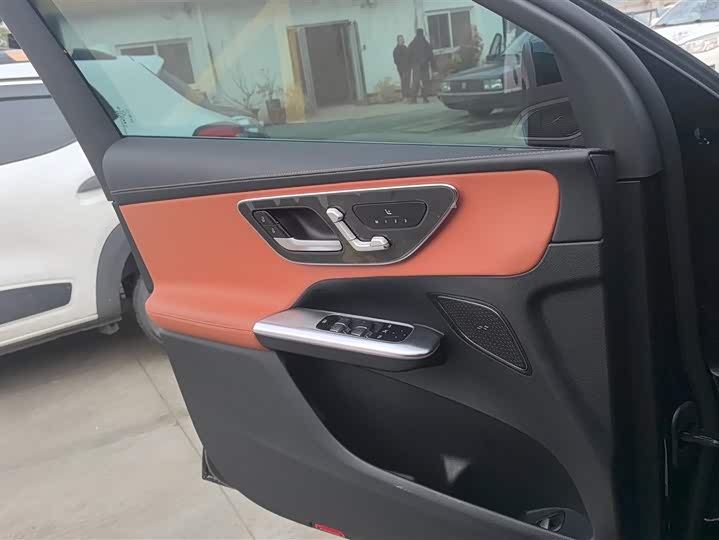 Mercedes-Benz GLC-Class 2025 2025款 改款 GLC 300 L 4MATIC 动感型 5座