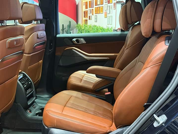 BMW X7 2023 2023款 xDrive40i 尊享型M运动套装