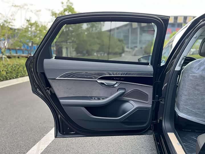 Audi A8 2025 2025款 A8L 45 TFSI quattro 豪华型