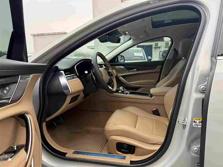 Jaguar XF L 2024 2024款 2.0T P250 两驱尊享豪华版