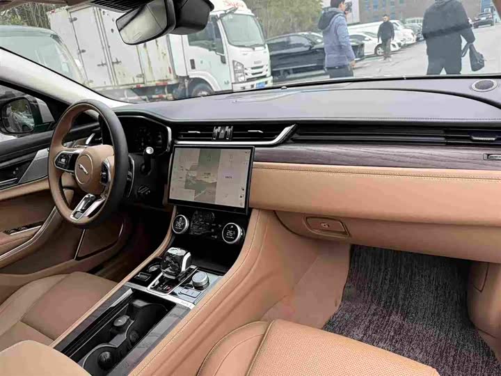 Jaguar XF L 2024 2024款 2.0T P250 两驱尊享豪华版