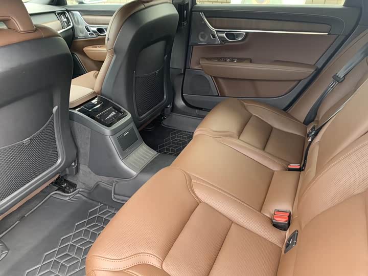 Volvo S90 Hybrid 2024 2024款 插电式混动 四驱长续航智雅豪华版