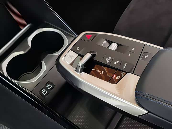 BMW X2 2025 2025款 xDrive25i M运动曜夜套装