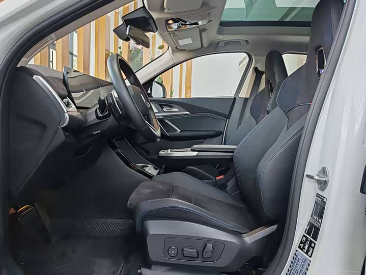 BMW X2 2025 2025款 xDrive25i M运动曜夜套装