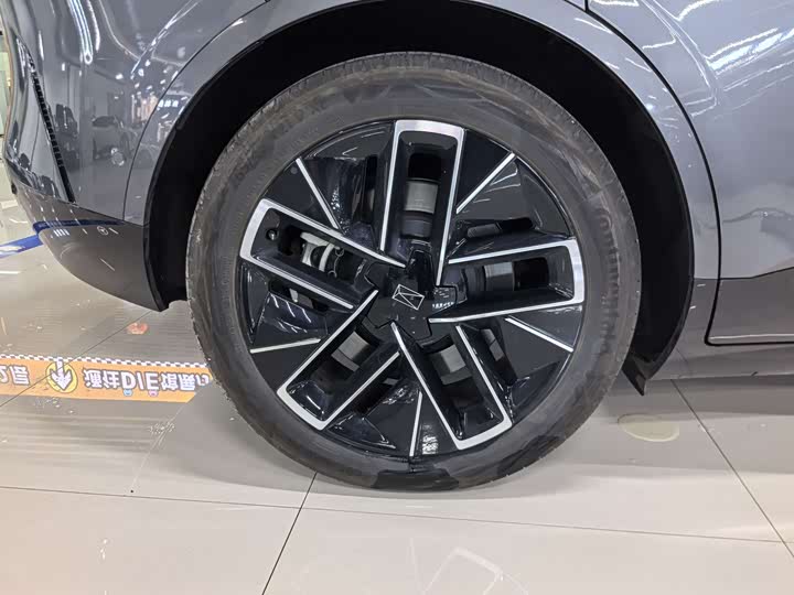 Avatr 11 2024 2024款 730 三激光后驱奢享版