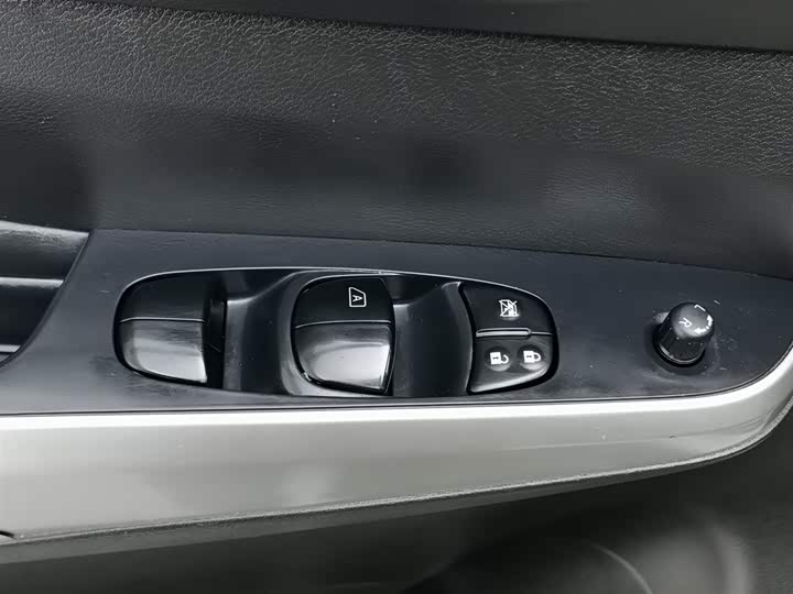 Nissan Terra 2020 2020款 2.5L XL Upper 自动两驱豪华版