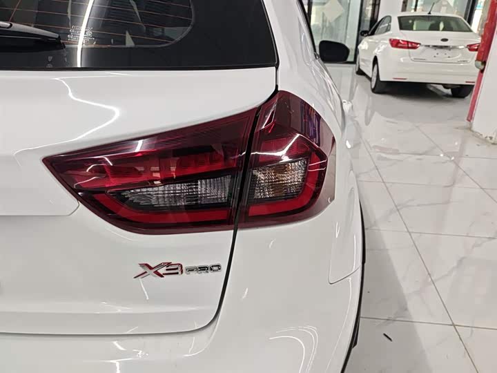 Geely Vision X3 2021 2021款 PRO 1.5L CVT尊贵型