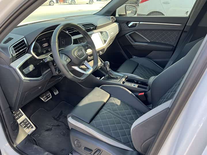 Audi Q3 2025 2025款 quattro 45周年典藏版 35TFSI 进取动感型