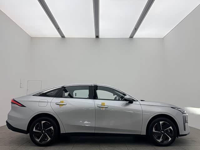 Geely Galaxy L6 2025 2025款 EM-i 140km 星舰版