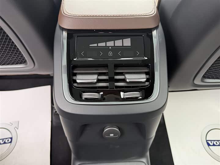 Volvo XC90 Hybrid 2023 2023款 T8 RECHARGE 智尊豪华版 7座