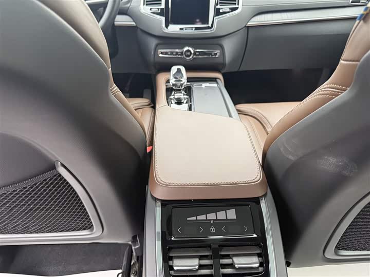 Volvo XC90 Hybrid 2023 2023款 T8 RECHARGE 智尊豪华版 7座