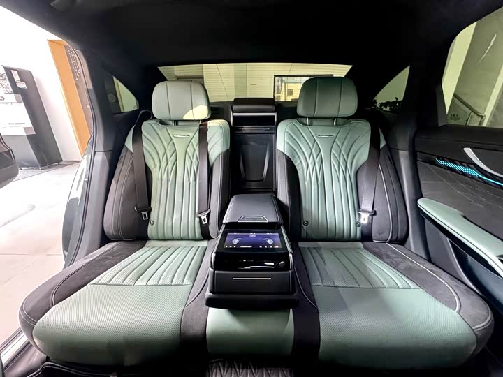 Hongqi H9 2024 2024款 2.0T 旗享 私享风尚版