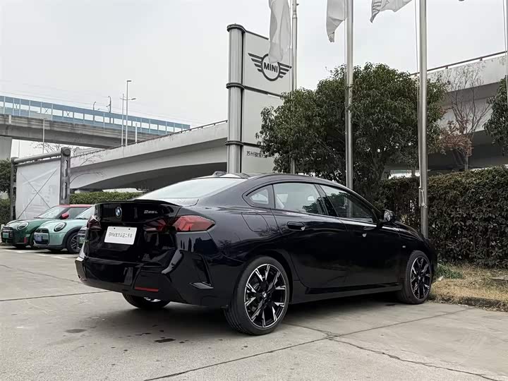 BMW 2 Series 2025 2025款 225L M运动曜夜套装