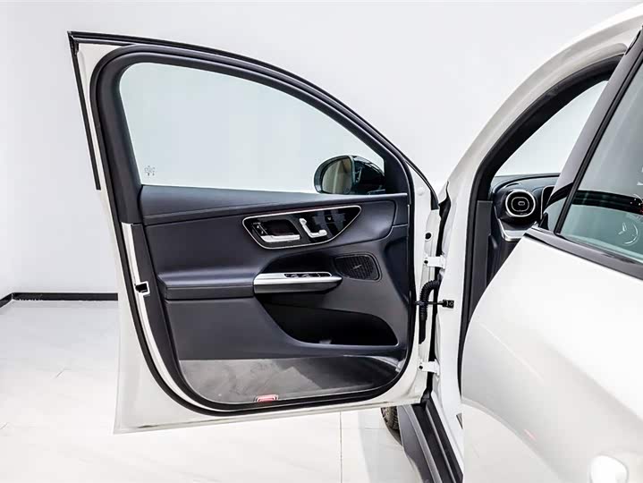 Mercedes-Benz GLC-Class Coupe 2025 2025款 GLC 260 4MATIC 轿跑SUV