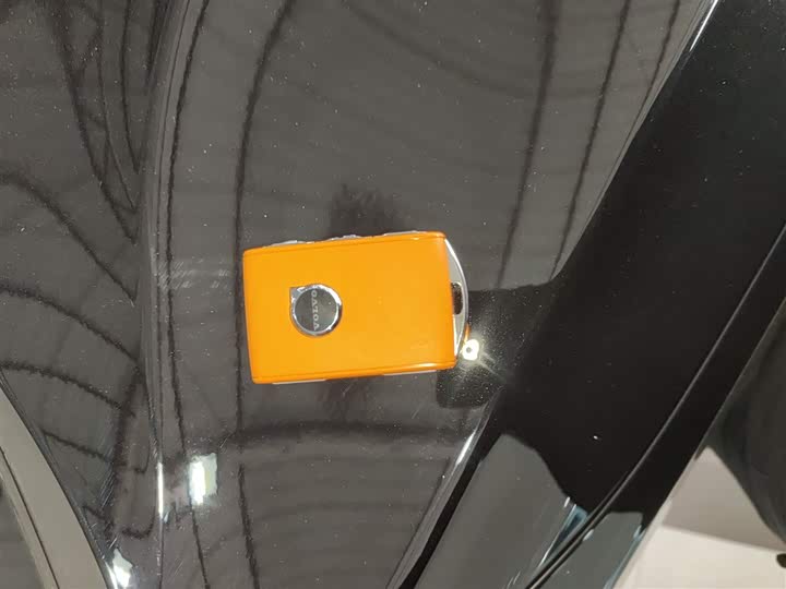 Volvo S90 Hybrid 2025 2025款 插电式混动 四驱长续航智逸豪华版