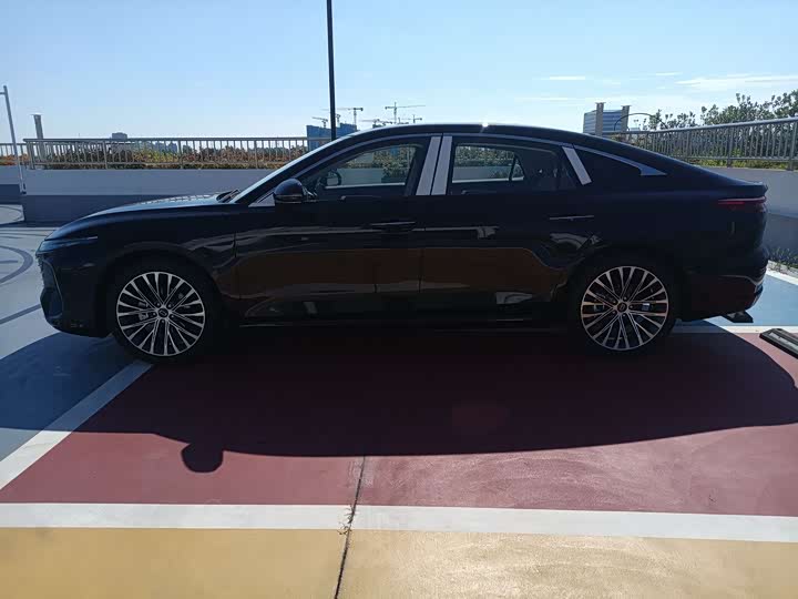 Bestune B70 2025 2025款 龙腾版 1.5T 黑骑士