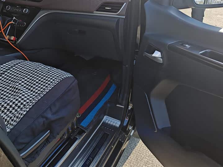 JAC Refine M3 2023 2023款 PLUS 1.5T 7/8座智联版