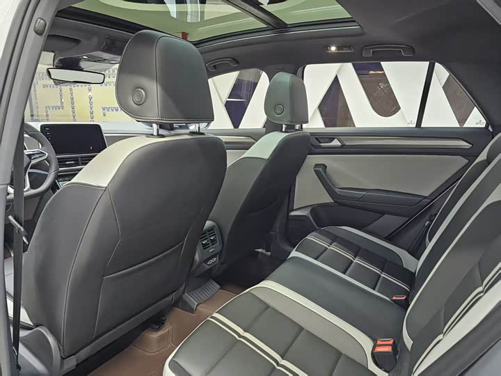 Volkswagen T-Roc 2024 2024款 300TSI DSG两驱辰光版