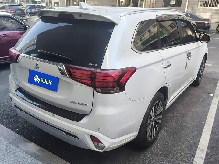 Mitsubishi Outlander 2021 2021款 2.4L 四驱致享版 7座