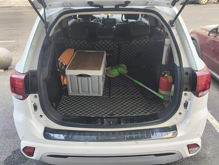 Mitsubishi Outlander 2021 2021款 2.4L 四驱致享版 7座