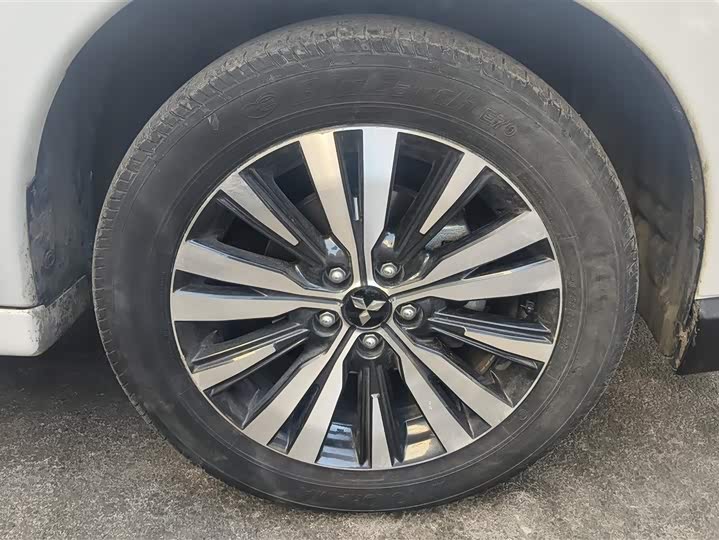 Mitsubishi Outlander 2021 2021款 2.4L 四驱致享版 7座