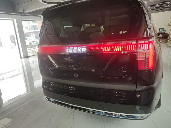 Zeekr 009 2024 2024款 七座过道版四驱 108kWh