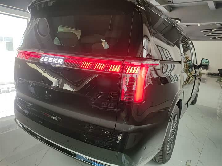 Zeekr 009 2024 2024款 七座过道版四驱 108kWh