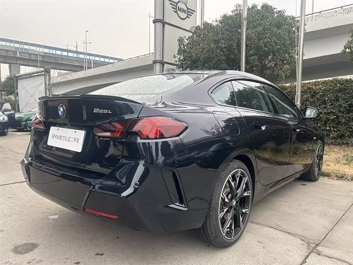 BMW 2 Series 2025 2025款 225L M运动曜夜套装