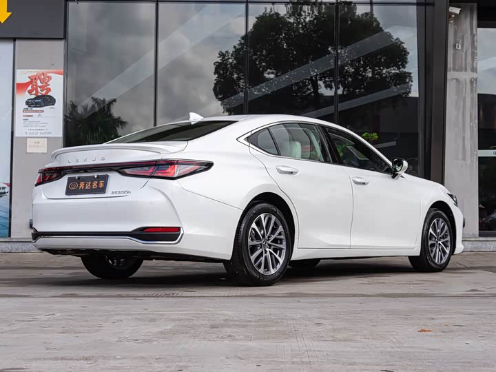 Lexus ES 2025 2025款 300h 臻享版