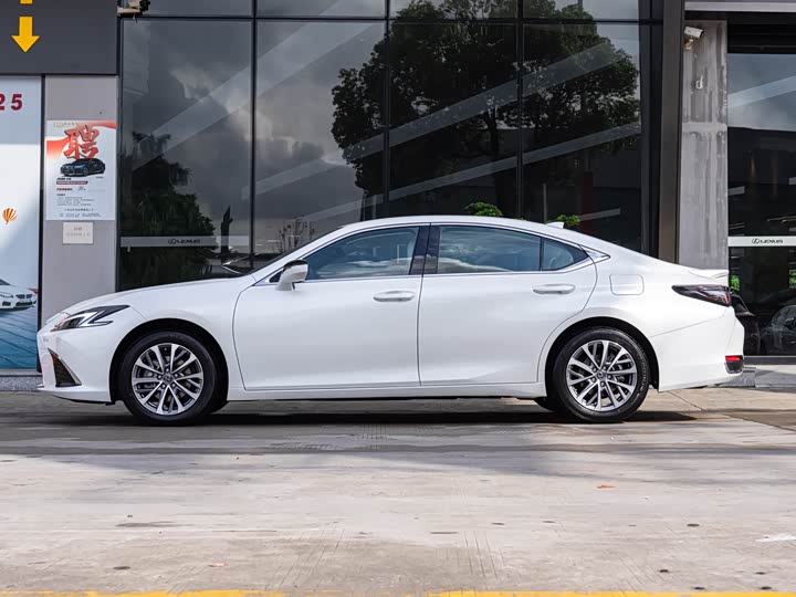 Lexus ES 2025 2025款 300h 臻享版