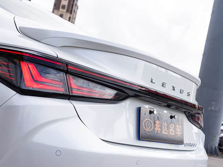 Lexus ES 2025 2025款 300h 臻享版