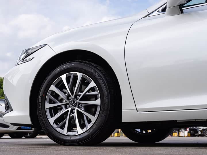 Lexus ES 2025 2025款 300h 臻享版