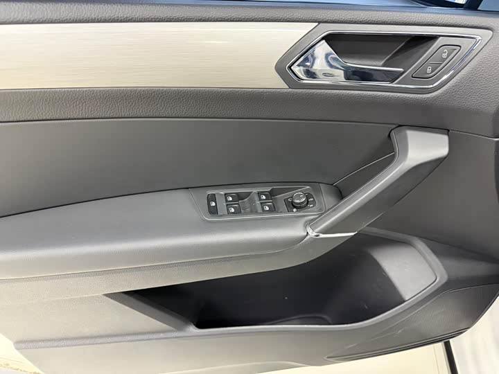 Volkswagen Touran L 2021 2021款 途安L 280TSI DSG拓界版 6座