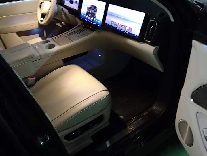 Aito M8 2025 2025款 增程 Max+版 53.4kWh 5座版