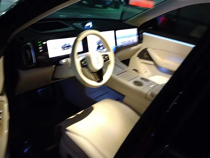 Aito M8 2025 2025款 增程 Max+版 53.4kWh 5座版