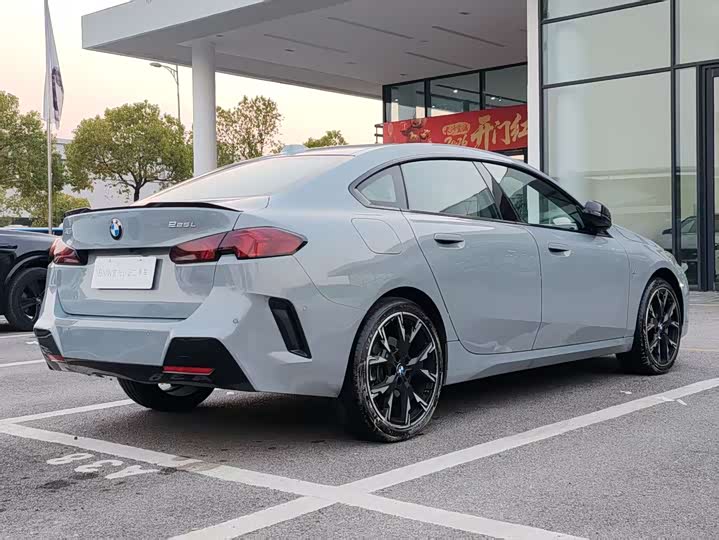 BMW 2 Series 2025 2025款 225L M运动曜夜套装