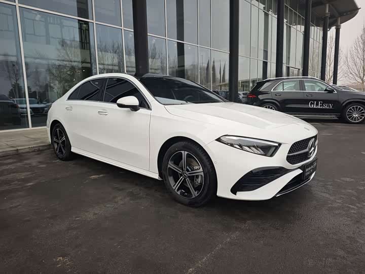 Mercedes-Benz A-Class 2024 2024款 改款 A 200 L 时尚型